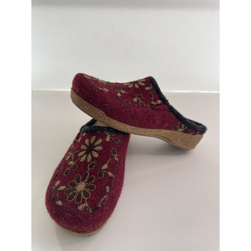 Taos Woolderness 2 Slippers Womens 37 Clogs Slip On Closed Top Embroidered Red